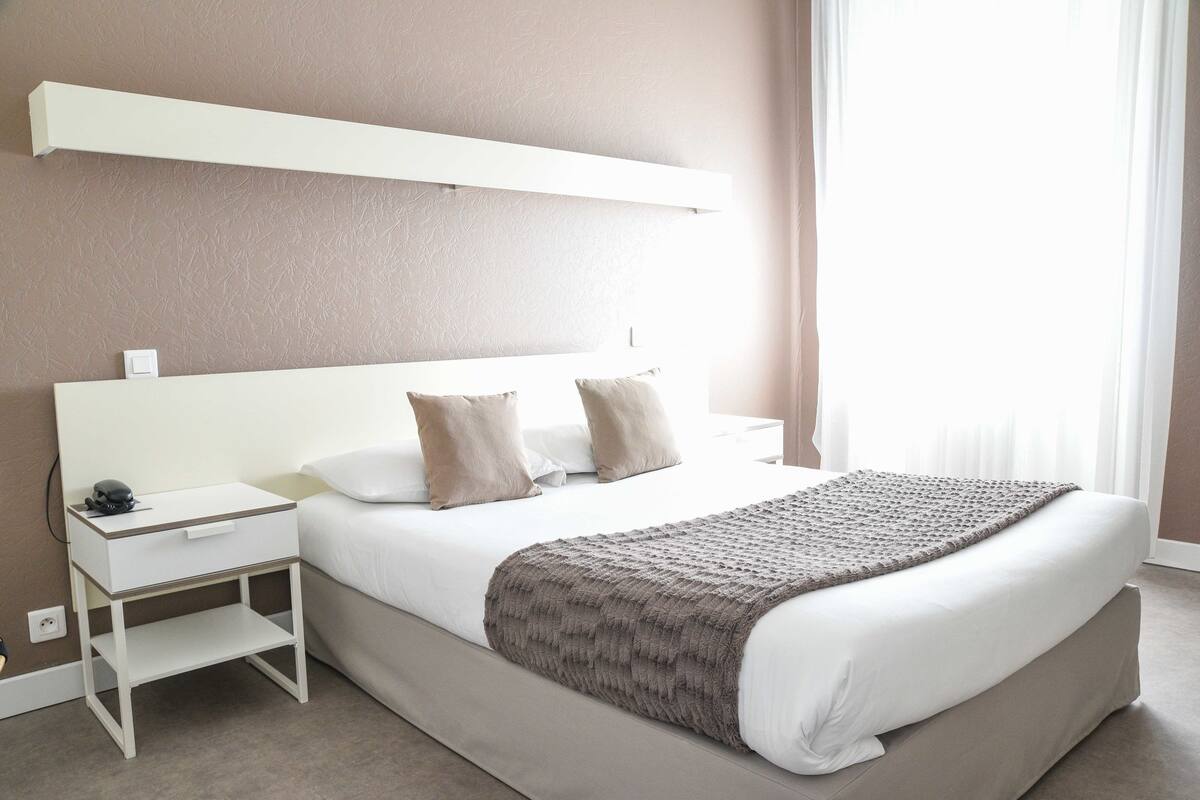Double Room | Down comforters, WiFi (free), bed sheets