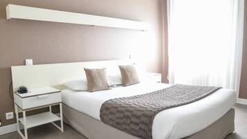 Chambre Double | Couette en duvet d'oie, bureau, Wi-Fi gratuit, draps fournis