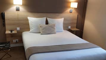 Habitación doble | Edredón, escritorio, wifi gratis y ropa de cama