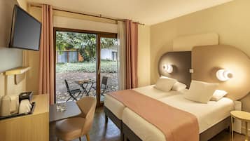 Standard Room, 2 Single Beds, Non Smoking, Terrace | Desk, iron/ironing board, free WiFi, bed sheets