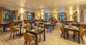 Lunch and dinner served