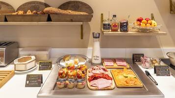 Daily continental breakfast (EUR 13 per person)