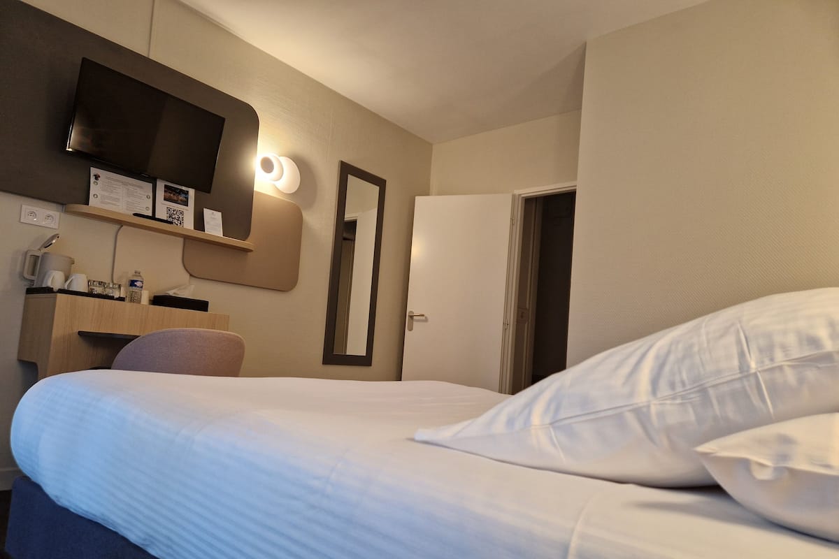 desk, iron/ironing board, free wifi, bed sheets