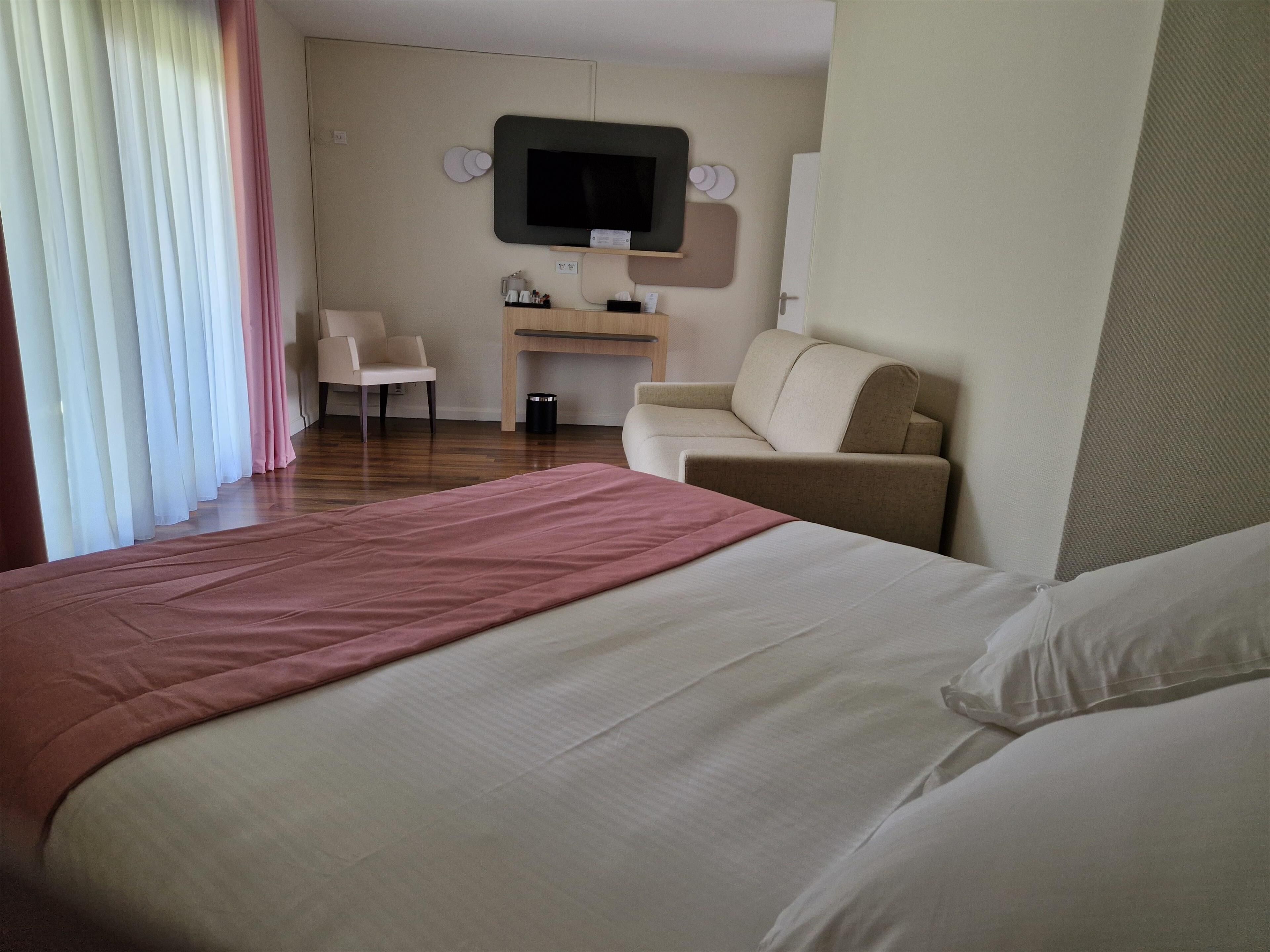 family room, 1 queen bed, non smoking, terrace (with sofabed) | desk, iron/ironing board, free wifi, bed sheets