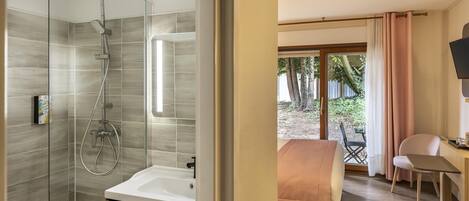 Desk, iron/ironing board, free WiFi, bed sheets