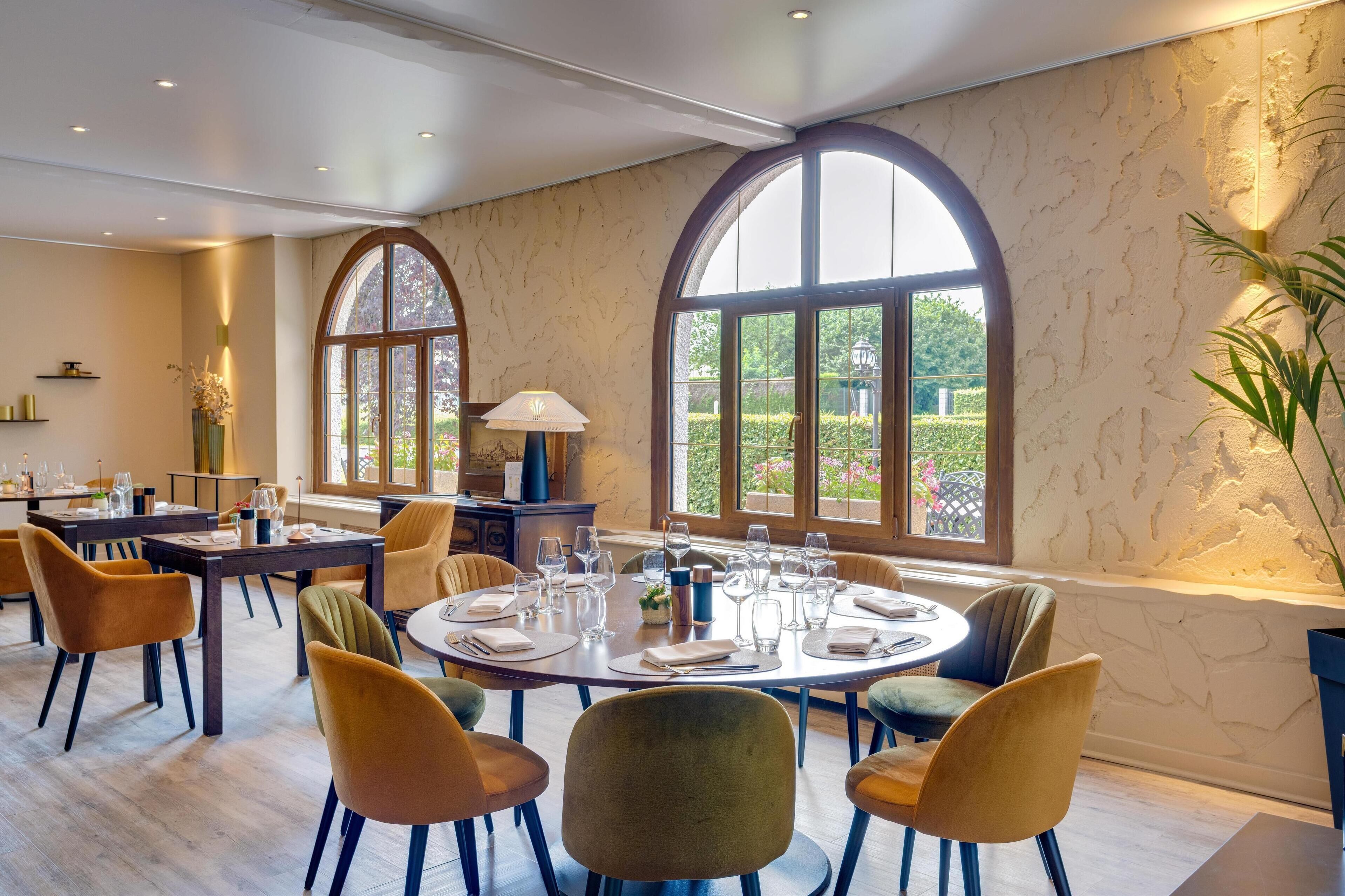 lunch and dinner served