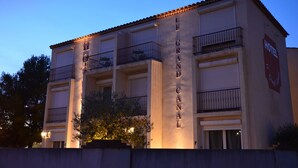 Front of property - evening/night - Le Grand Canal (Martigues)