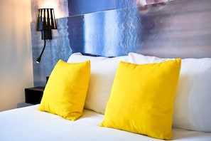 Desk, blackout curtains, iron/ironing board, free WiFi - Hôtel Le Bord'O Vieux Port (La Rochelle)