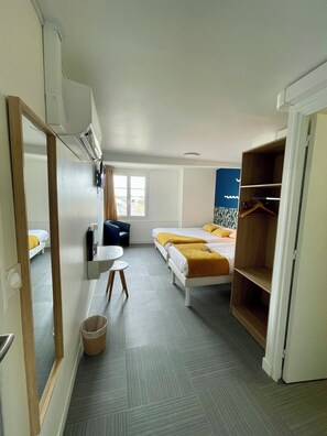 Standard Triple Room, Multiple Beds - Cit'Hotel La Marinière (Saint-Malo)