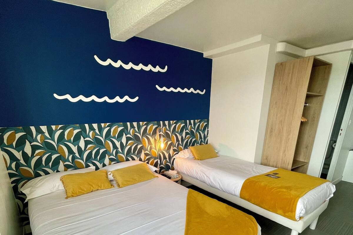 Kamar Triple Standar, Beberapa Tempat Tidur | Tempat tidur Select Comfort, kedap suara, dan didekorasi berbeda-beda