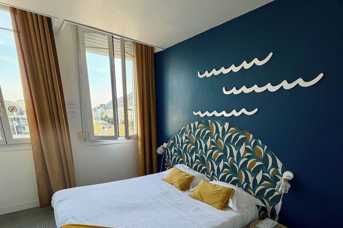 Select Comfort beds, individually decorated, individually furnished