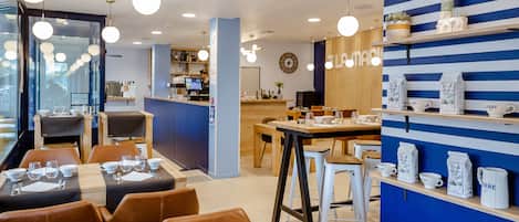 Se sirven desayunos, comidas y cenas