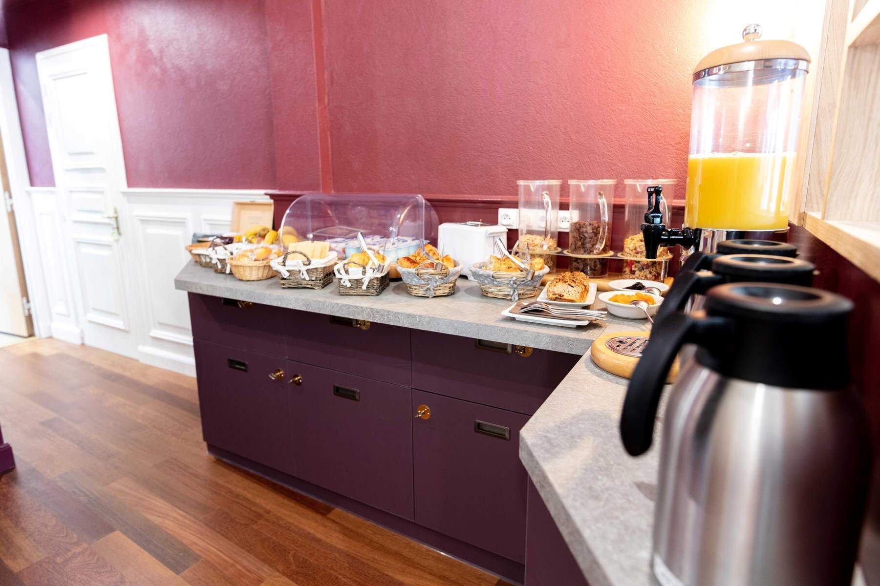 daily continental breakfast (eur 12 per person)