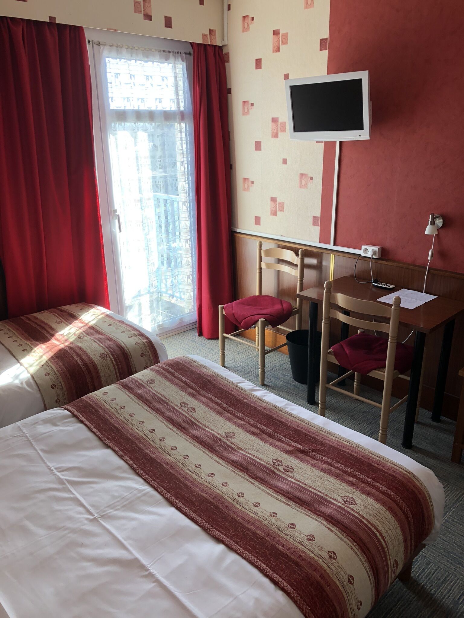 triple room | blackout curtains, iron/ironing board, free wifi, bed sheets