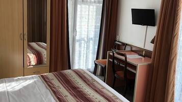 Chambre Simple | Rideaux occultants, fer et planche à repasser, Wi-Fi gratuit