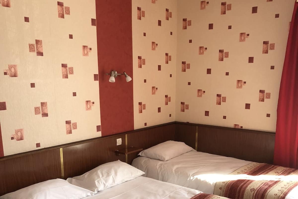 Triple Room | Blackout drapes, iron/ironing board, free WiFi, bed sheets