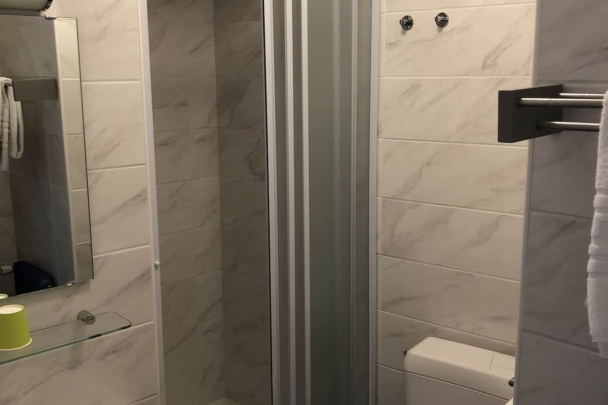 double room | bathroom | combined shower/bathtub, hair dryer, towels