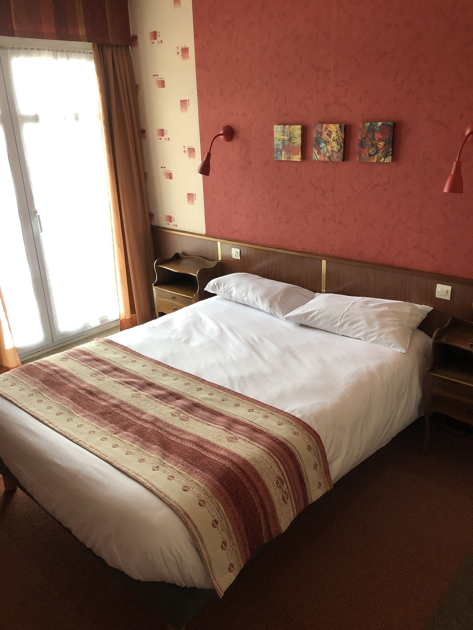 single room | blackout curtains, iron/ironing board, free wifi, bed sheets