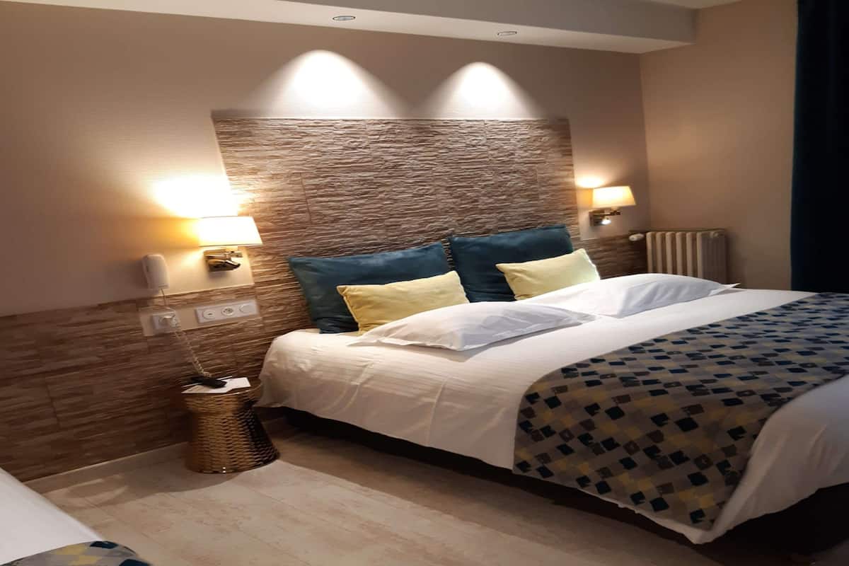 deluxe room, multiple beds, non smoking | in-room safe, individually decorated, individually furnished, desk