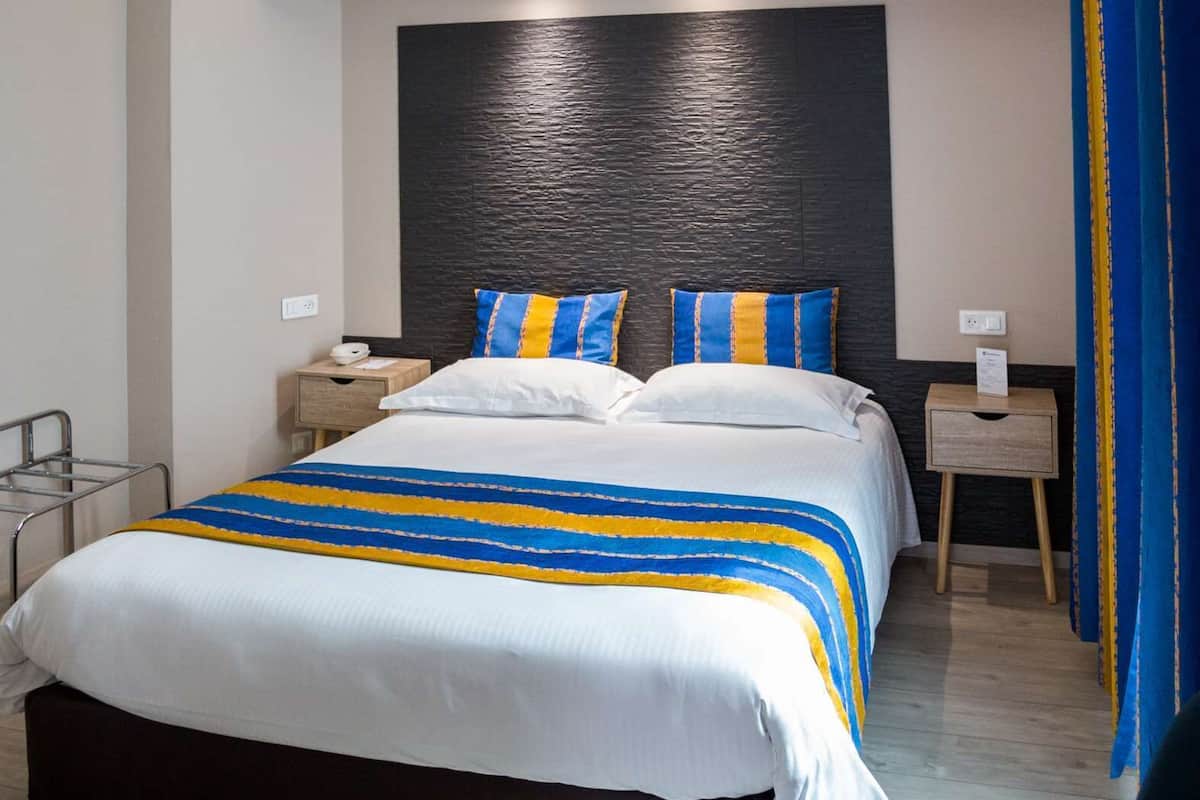 superior room, 1 queen bed, non smoking | in-room safe, individually decorated, individually furnished, desk