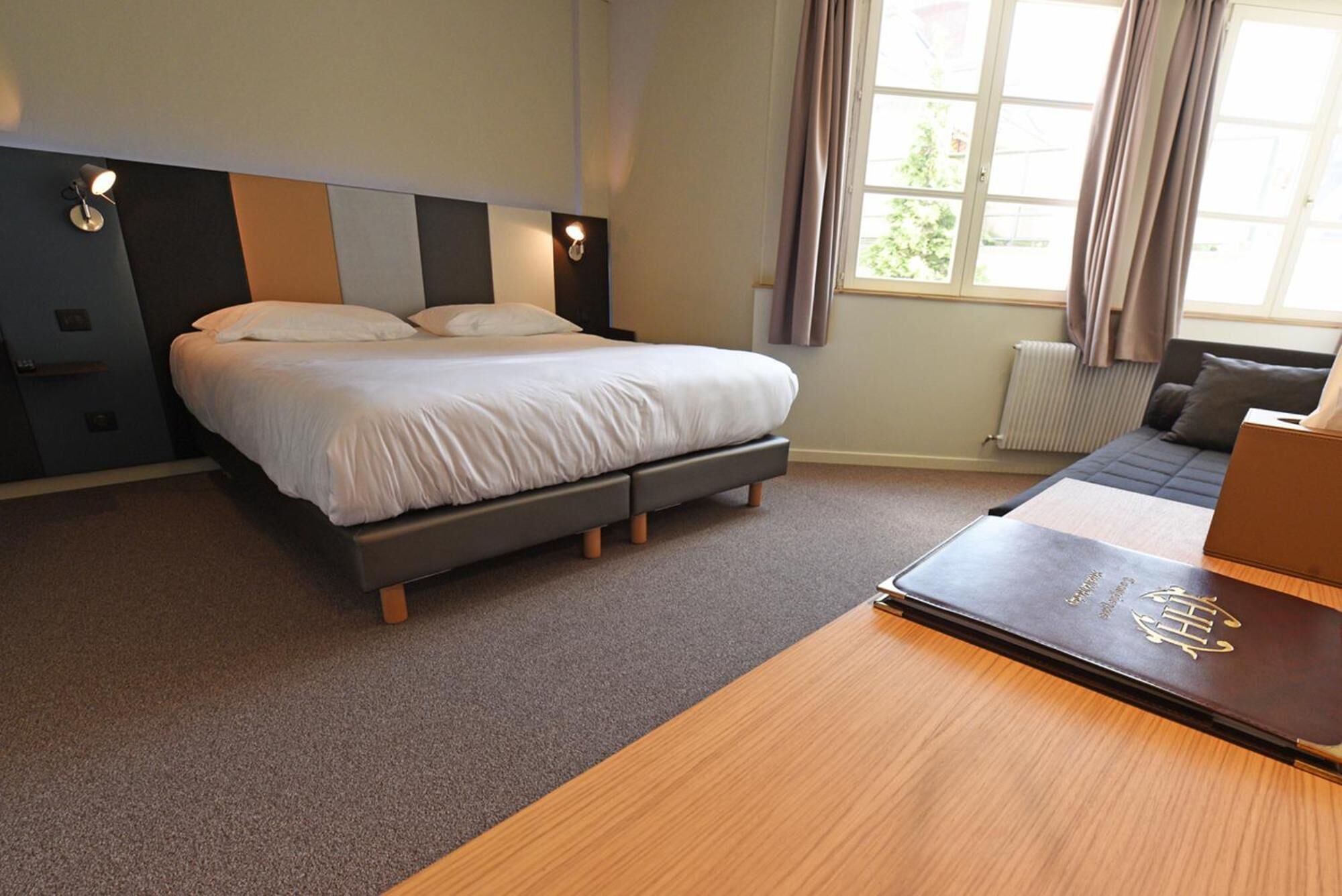 minibar, desk, iron/ironing board, free wifi