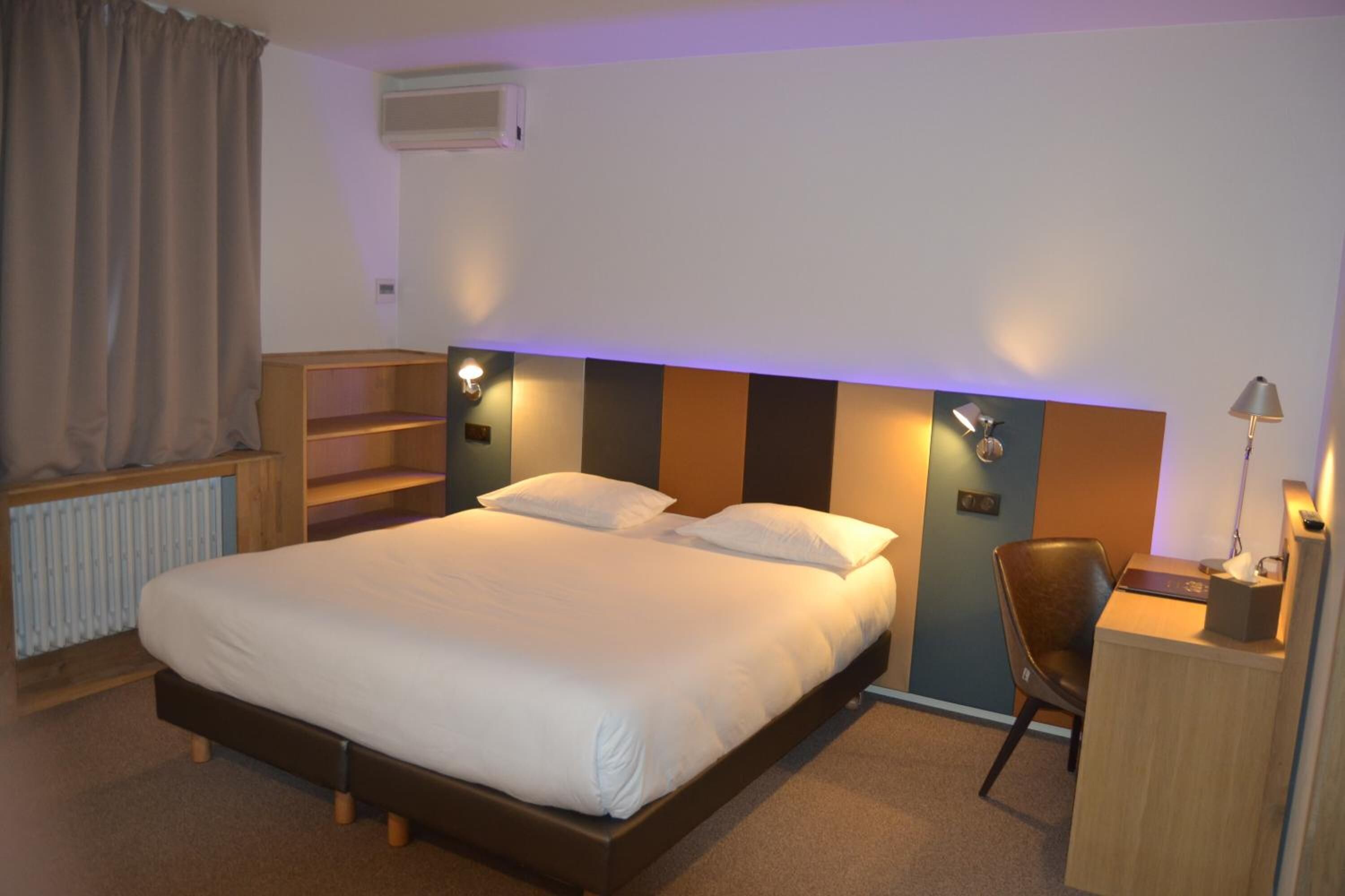 minibar, desk, iron/ironing board, free wifi