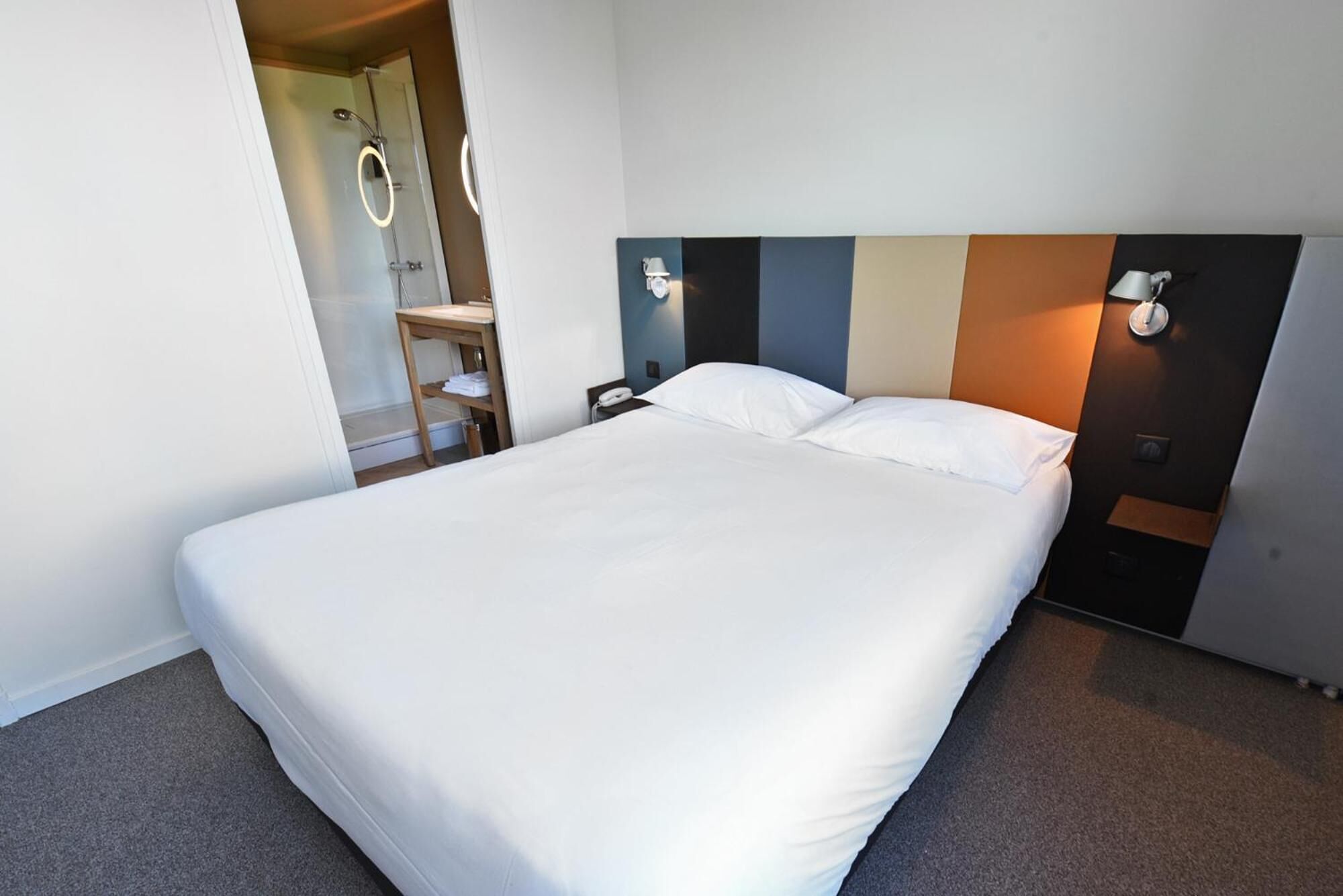 minibar, desk, iron/ironing board, free wifi