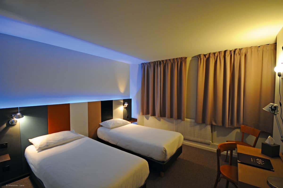 Zweibettzimmer | Minibar, Schreibtisch, Bügeleisen/Bügelbrett, kostenloses WLAN