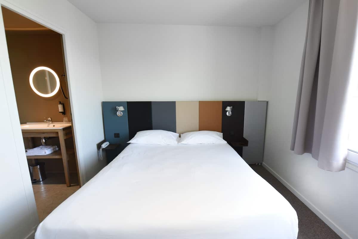 Doppelzimmer | Minibar, Schreibtisch, Bügeleisen/Bügelbrett, kostenloses WLAN