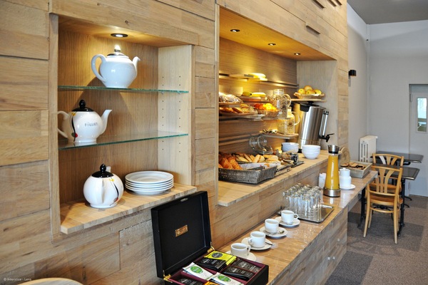 Continental breakfast for a fee on weekdays