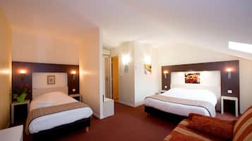 Quadruple Room | Desk, cribs/infant beds, rollaway beds, free WiFi