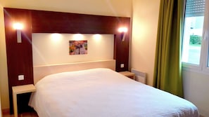Desk, cribs/infant beds, rollaway beds, free WiFi - Logis Jum'Hotel (Saints-Geosmes)