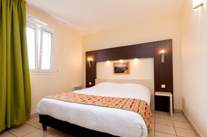 Desk, cribs/infant beds, rollaway beds, free WiFi - Logis Jum'Hotel (Saints-Geosmes)
