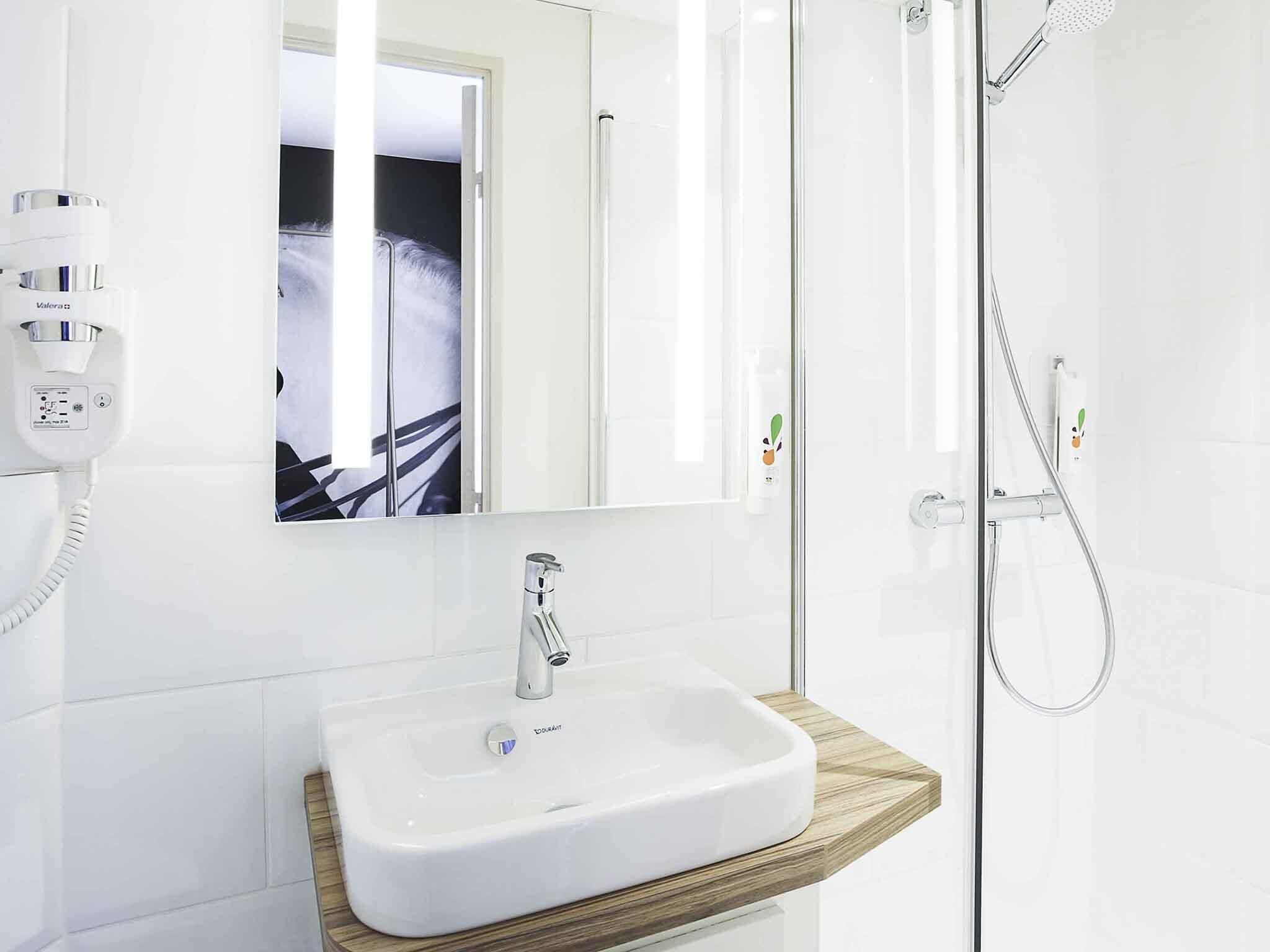 Photo - ibis Styles Laval Centre Gare