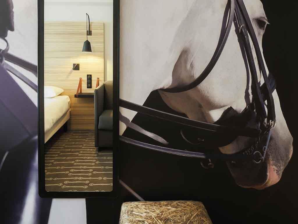 Habitación estándar, 1 cama matrimonial y sofá cama | Caja de seguridad en la habitación, escritorio y insonorización 