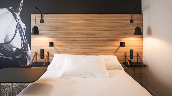 Habitación estándar, 1 cama doble | Caja fuerte, escritorio, sistema de insonorización