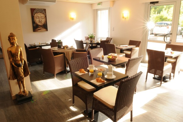Buffet breakfast on weekdays (EUR 14 per person)