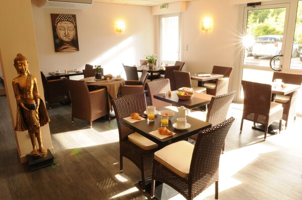 Frühstücksbuffet unter der Woche (14 EUR pro Person)