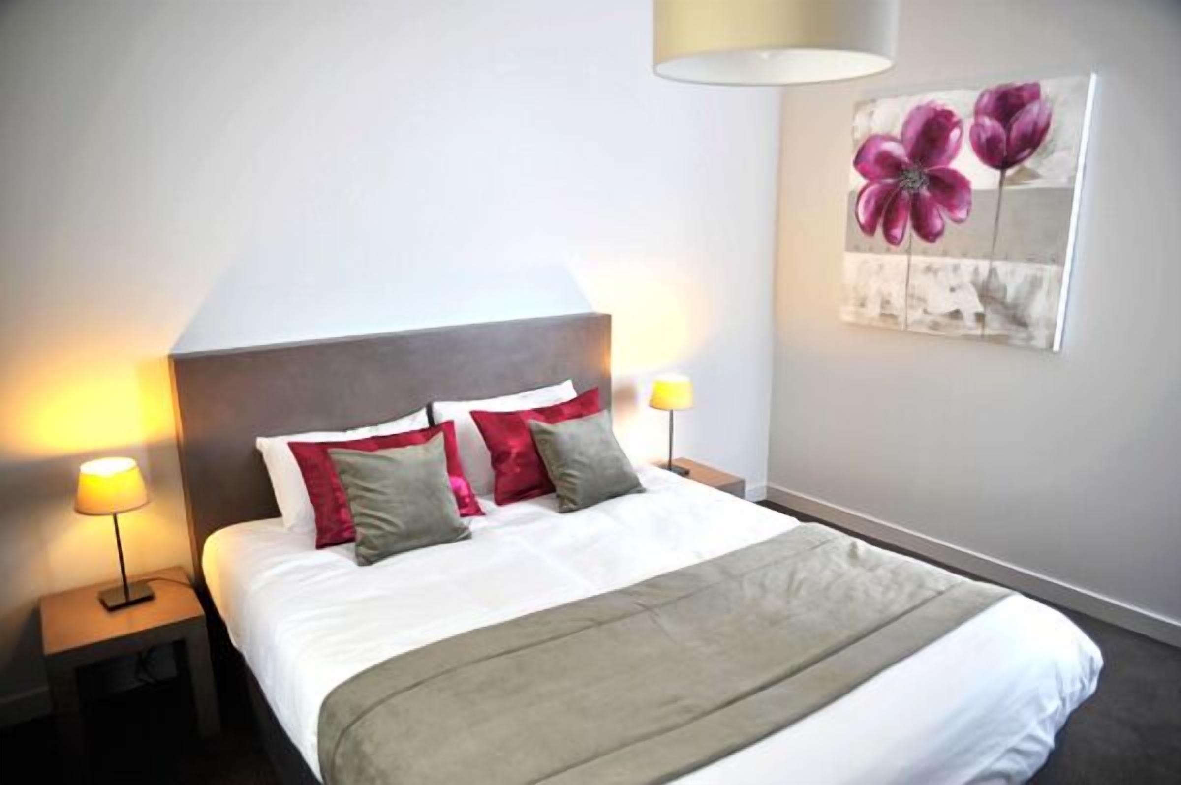 desk, soundproofing, iron/ironing board, free wifi