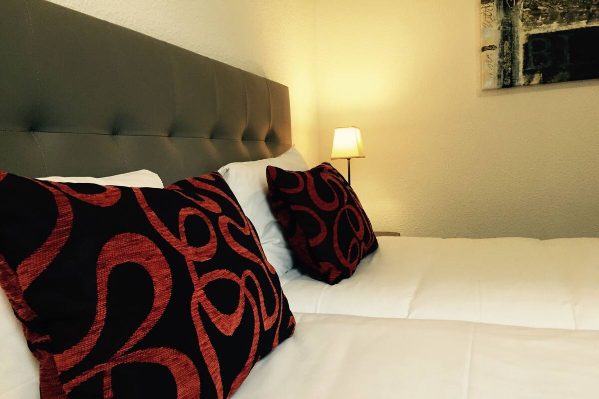 Classic Twin Room | Desk, soundproofing, iron/ironing board (on request), WiFi (free)