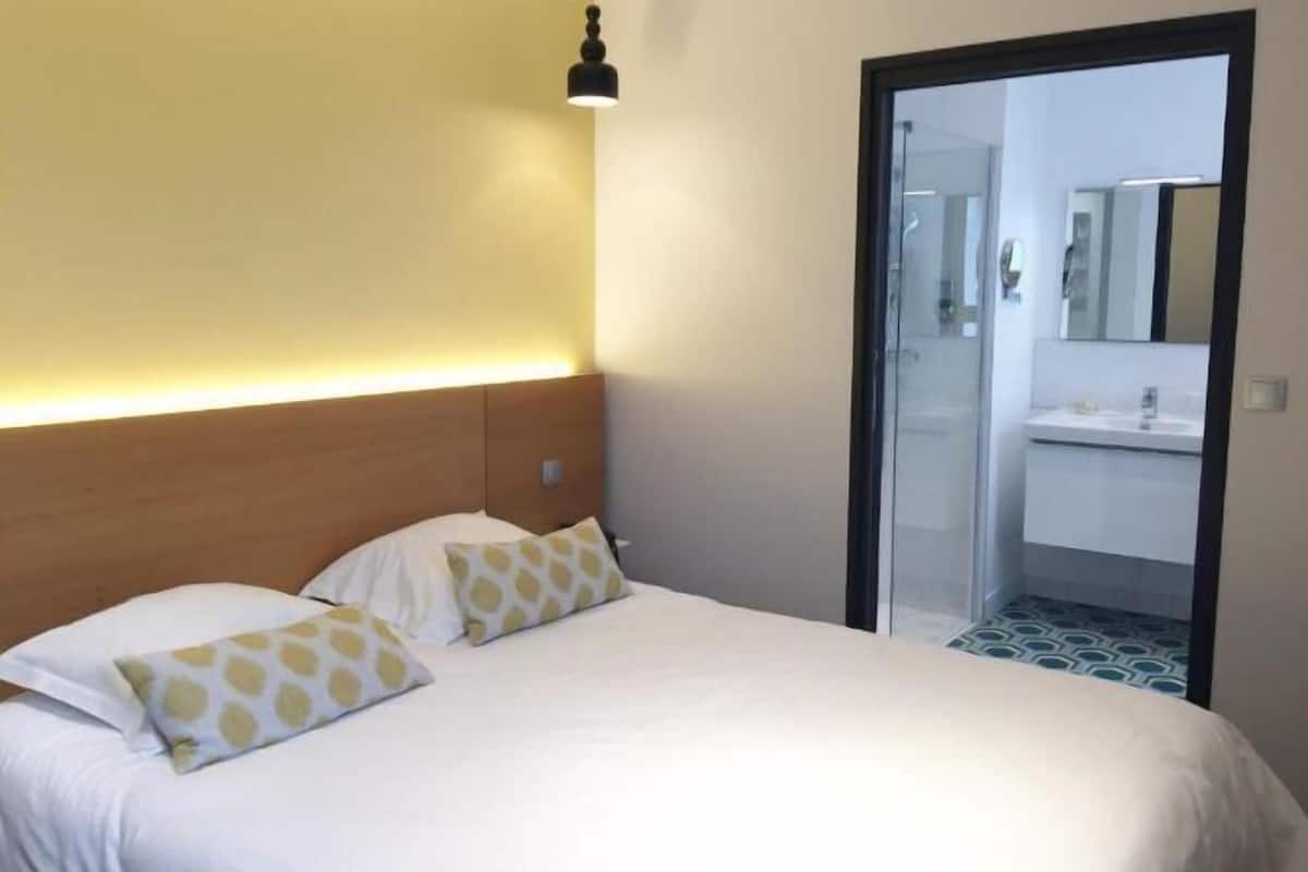 1 chambre, coffres-forts dans les chambres, bureau
