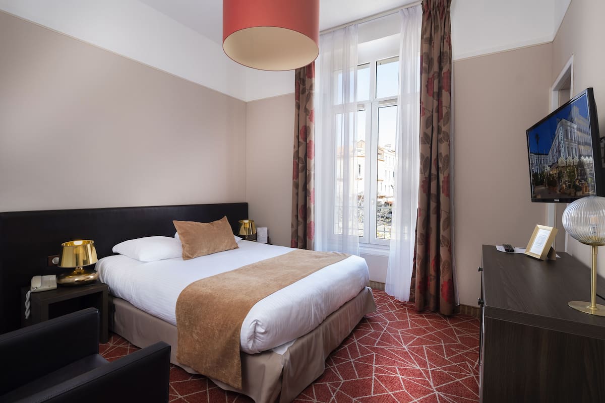 City Double Room, City View | Minibar, in-room safe, desk, blackout drapes