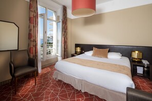 Luxury-Doppel- oder -Zweibettzimmer, Meerblick | Minibar, Zimmersafe, Schreibtisch, Verdunkelungsvorhänge