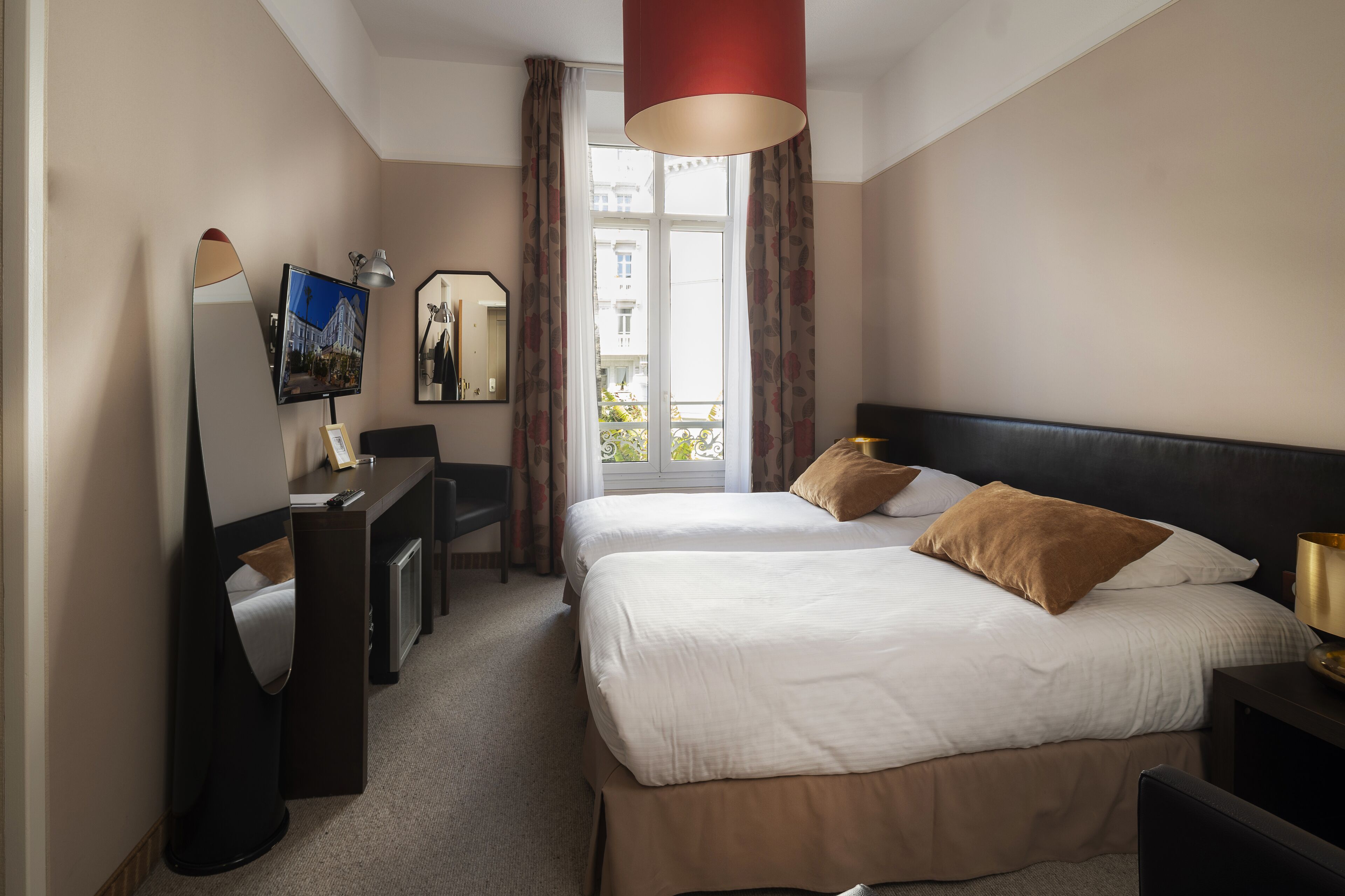 double or twin room, sea view | minibar, in-room safe, desk, blackout curtains