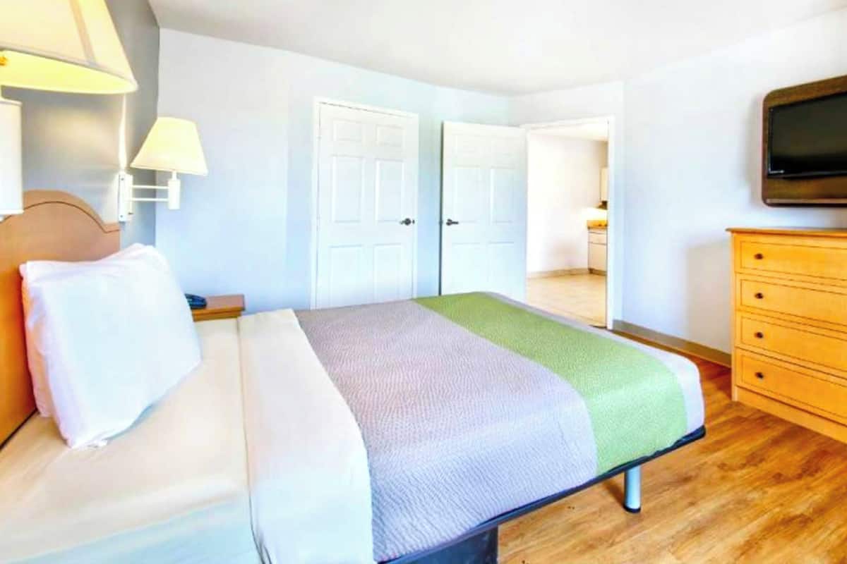 1 bedroom, desk, iron/ironing board, free WiFi