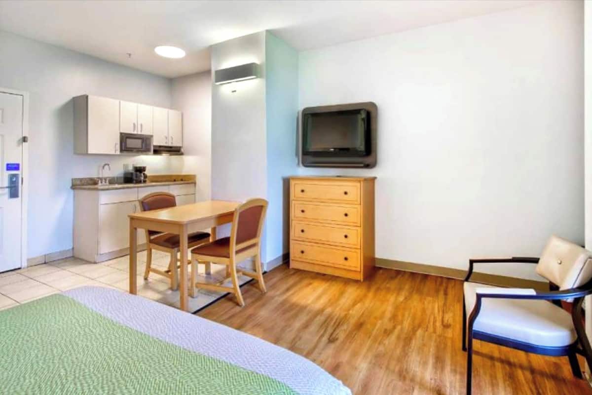 1 bedroom, desk, iron/ironing board, free WiFi