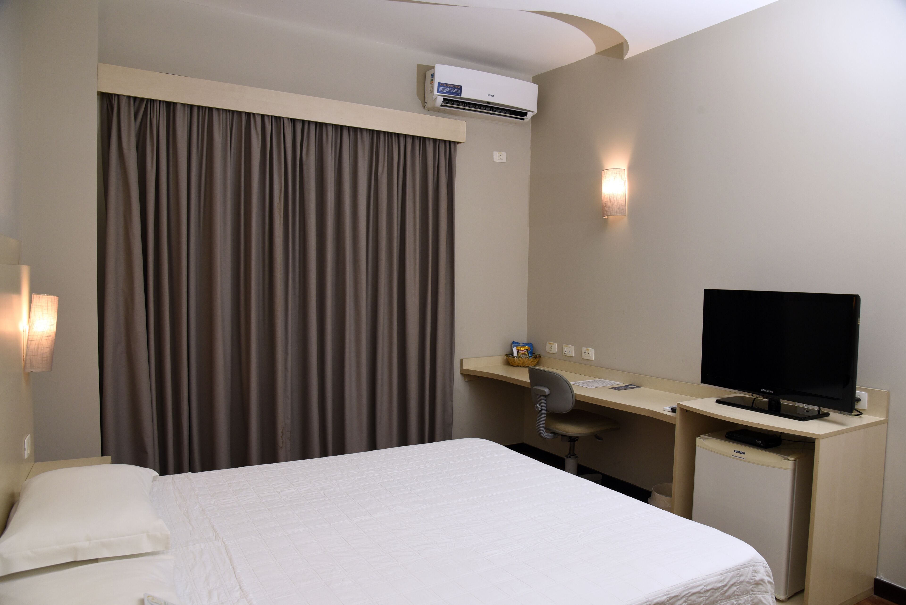 superior double room, 1 double bed | pillow-top beds, minibar, in-room safe, desk