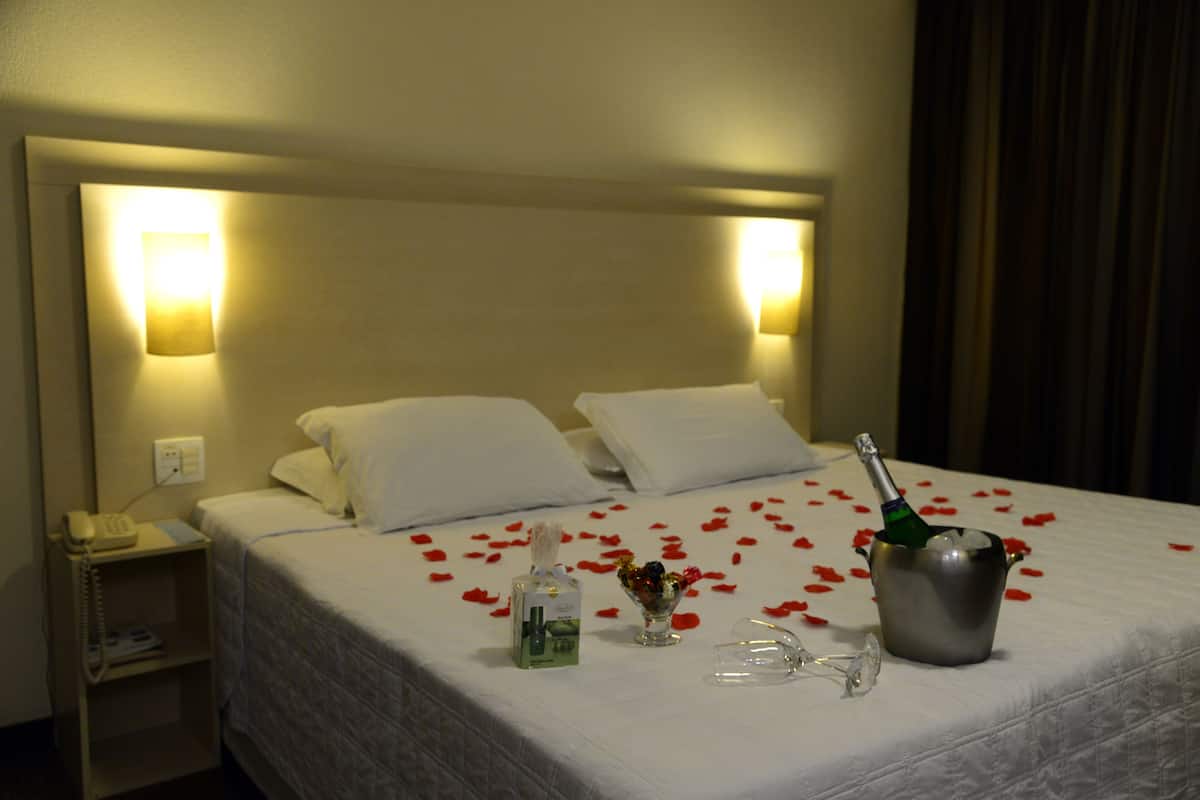 superior double room, 1 double bed | pillow-top beds, minibar, in-room safe, desk