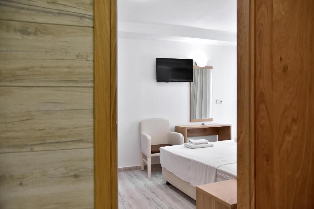 Photo - Artemis Hotel Apartments