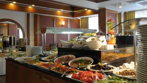 A buffet with various food items and a coffee station. - SV Business Hotel Diyarbakır (Diyarbakir)